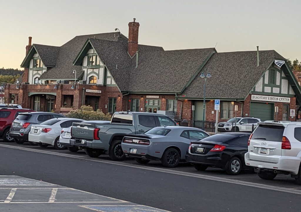 A large building housing the Flagstaff Amtrak Station.