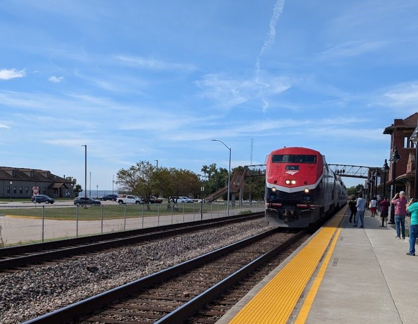 Amtrak train arriving at Fort Madison.